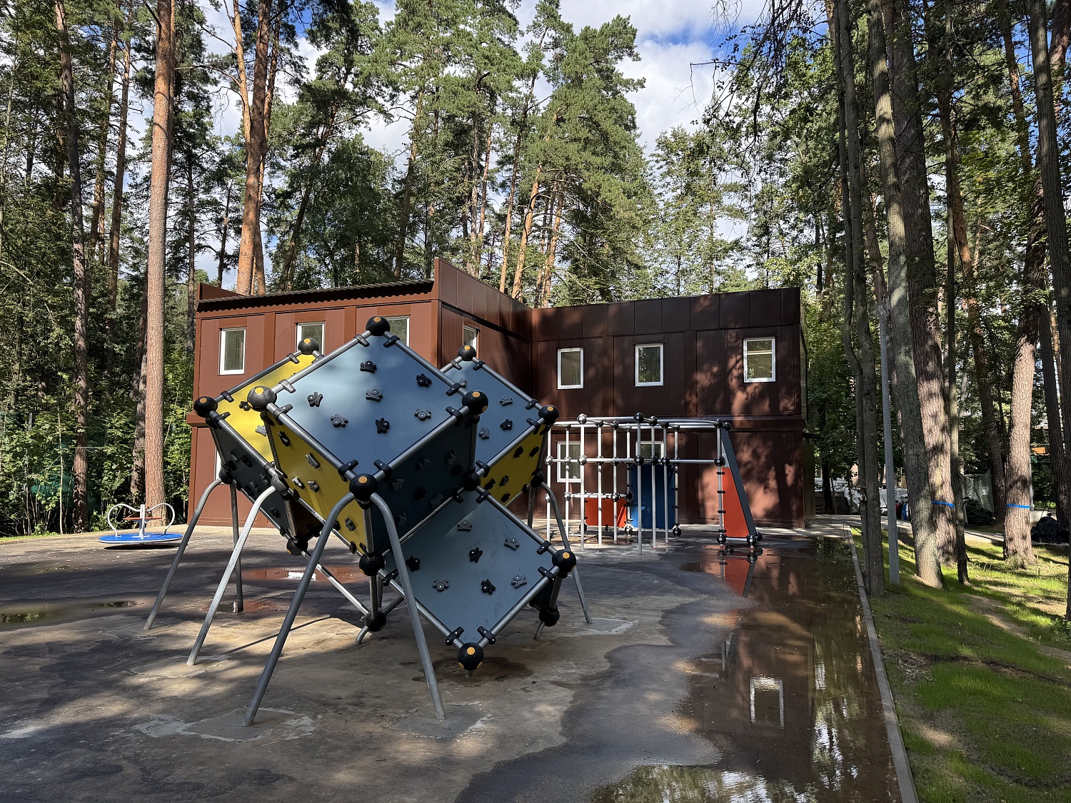 Офис на базе 18 модулей "Звезда"